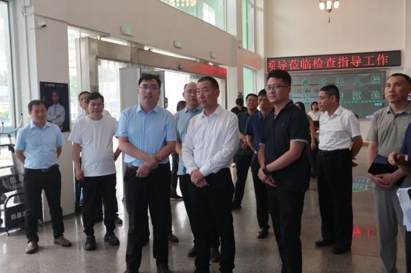 泰山区委书记张培峰到“重 点服务业企业”心康医院现场调研